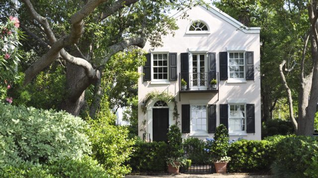 Top Yard Features That Could Frustrate Your Neighbors