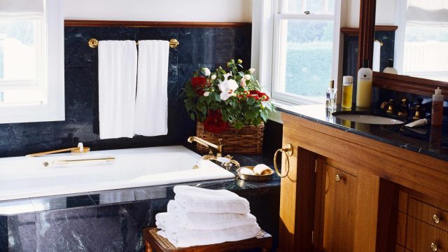 Retro Bathroom Trends Making a Splash in 2023