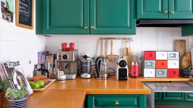 Timeless Tips for Spotless Kitchen Drawers: A Family Tradition