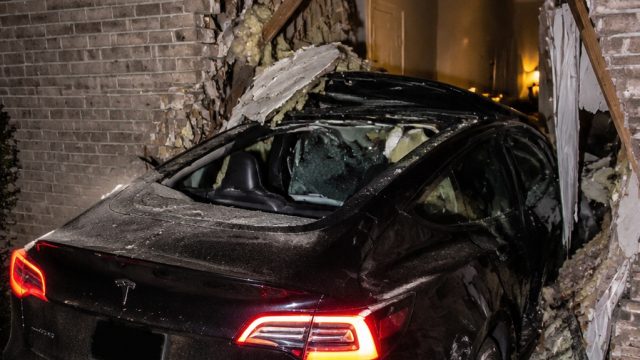 Tragedy Strikes: Autopilot-Enabled Tesla Crashes into Texas Home